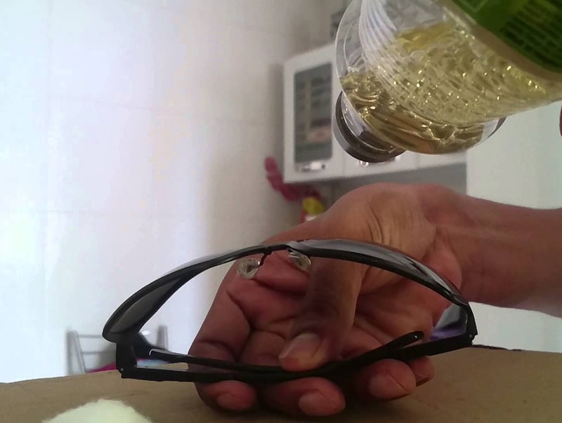 Промывка линз очков в домашних условиях